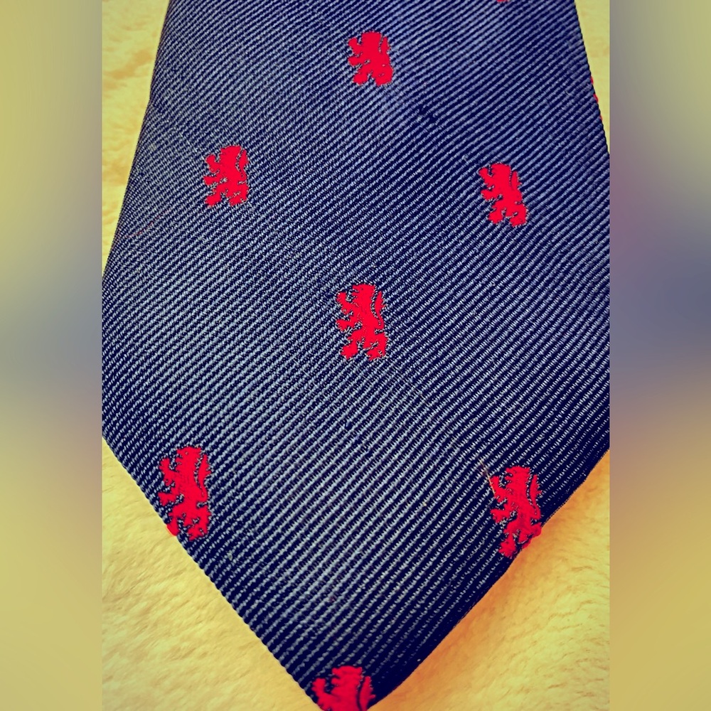 Men's Navy and Red Lion Patterned Tie